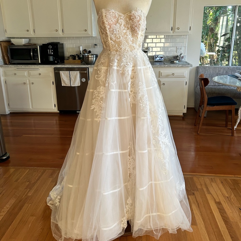 Angel Rivera Kelsea Ivory Wedding Dress size 10 lace ribbon princess ballgown